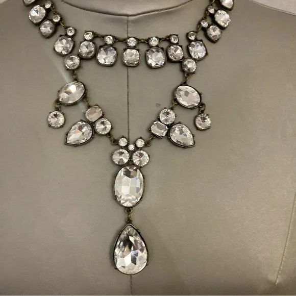 VGUC rhinestone and antique gold tone statement necklace Unbranded - Picture 2 of 6